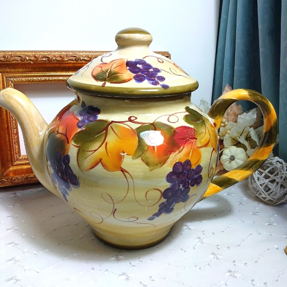 Tea pot ceramic with fruit design made by Linens-n-Things